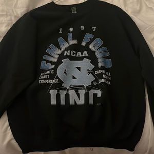 NEW UNC CREWNECK SIZE L